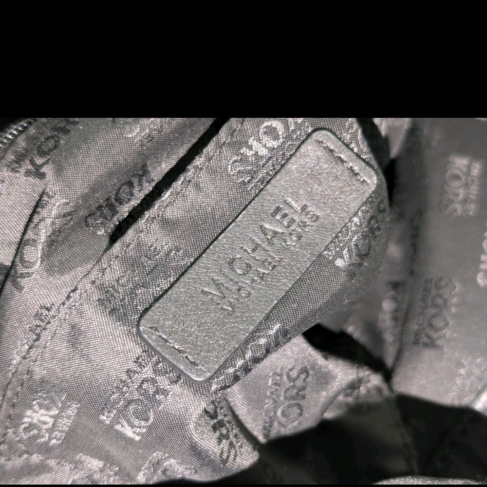 Michael Kors Black Leather Shoulder Bag with Gold Hardware - Picture 3 of 9